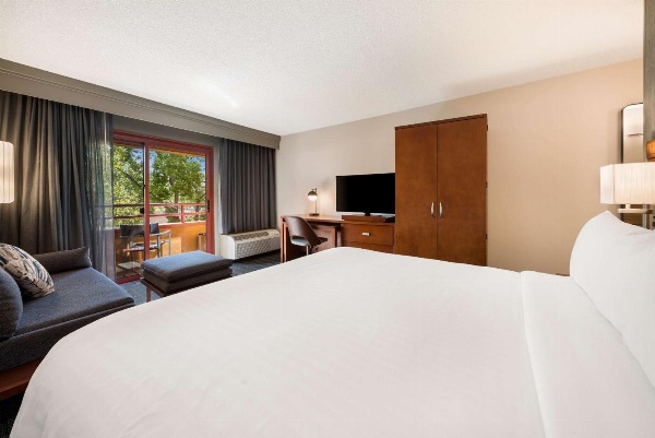 Sonesta Select San Jose Airport image 2